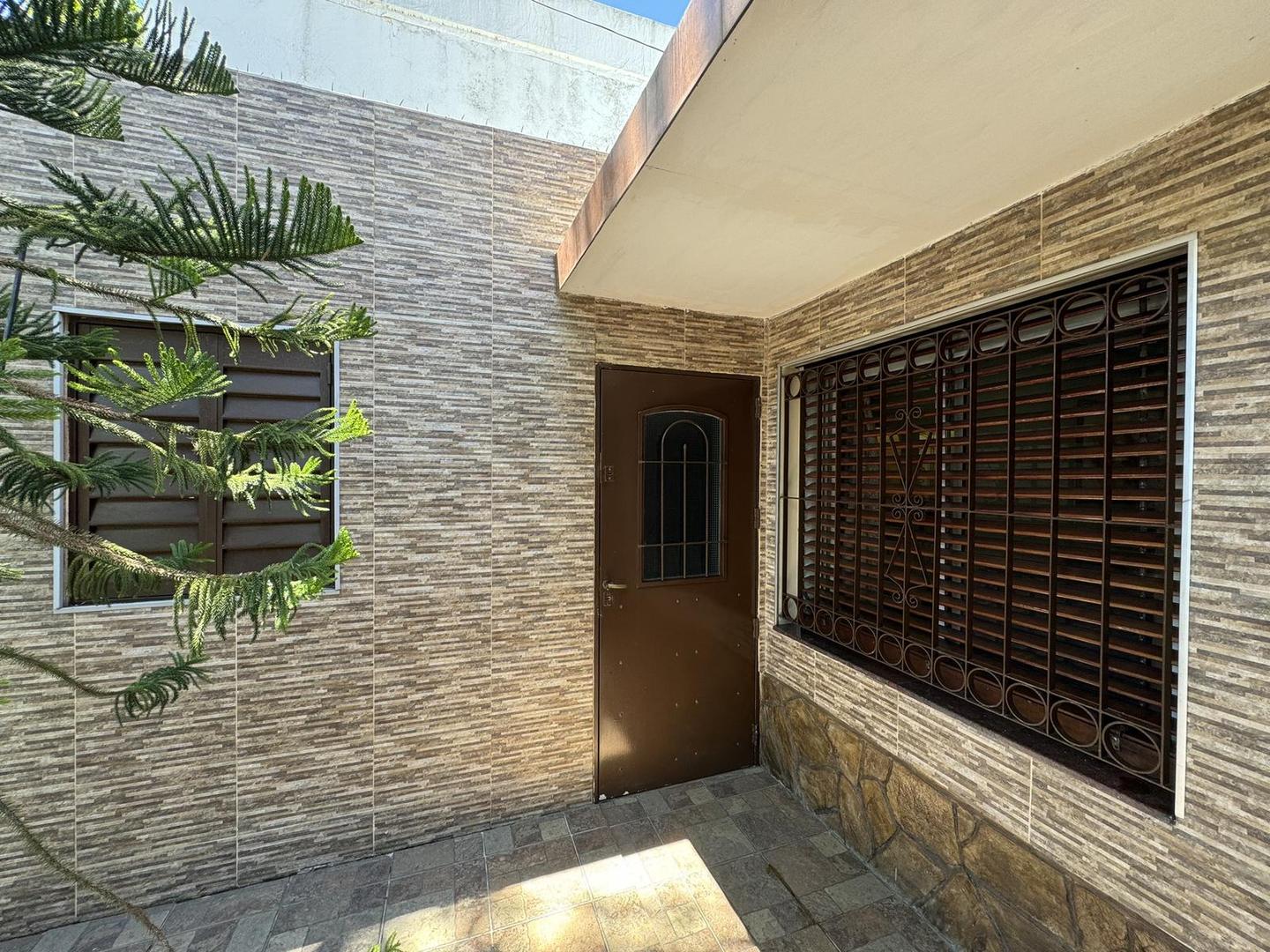 Casa 3 ambientes con 2 baños