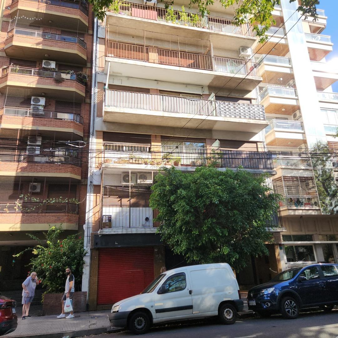 LOCAL Av Avellaneda 174 1 baño patio luz y gas