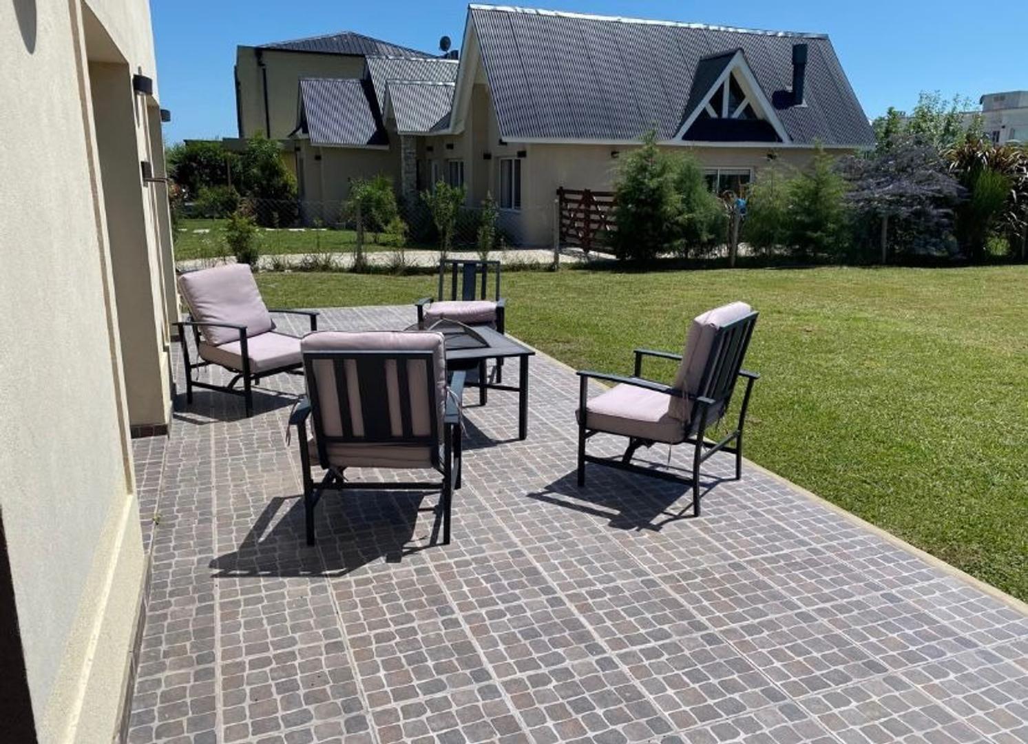 Casa en Venta en Pilar del Este - Santa Guadalupe, USD 1.400