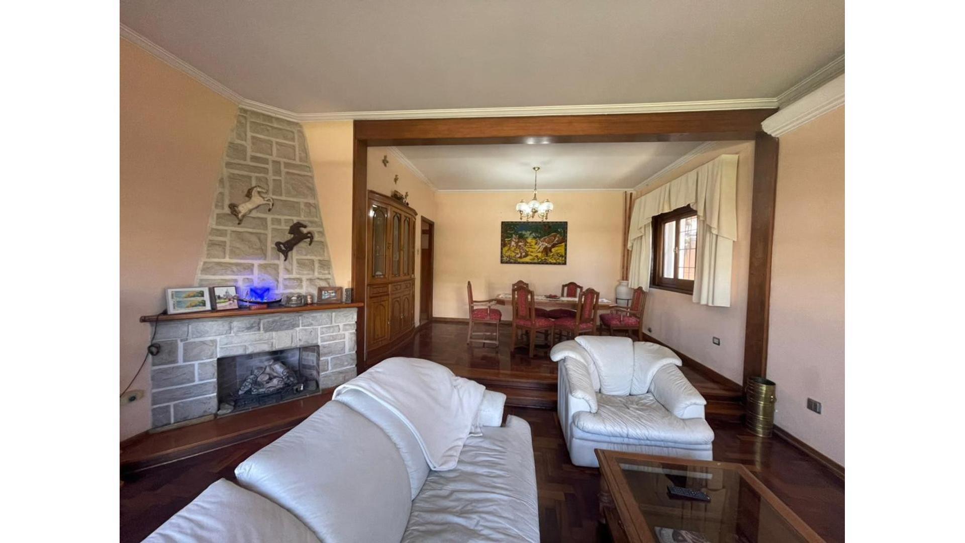 CHILAVERT: EXCELENTE CHALET 4 AMB SOBRE 2 LOTES DE 7,50 x 50