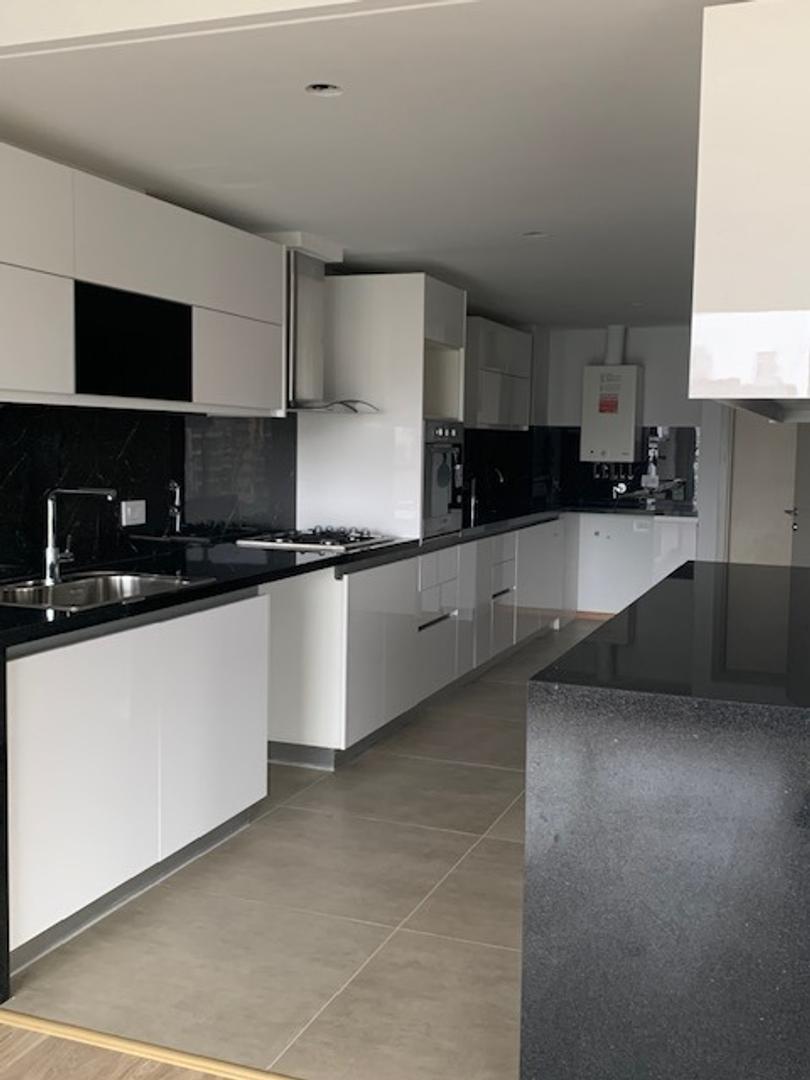 Departamento 4 ambientes con 3 baños
