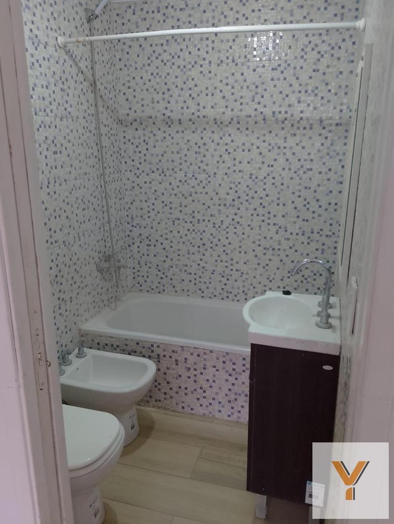 Departamento 8 ambientes con 2 baños
