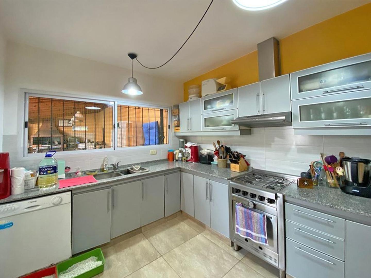 Casa 4 ambientes con 3 baños