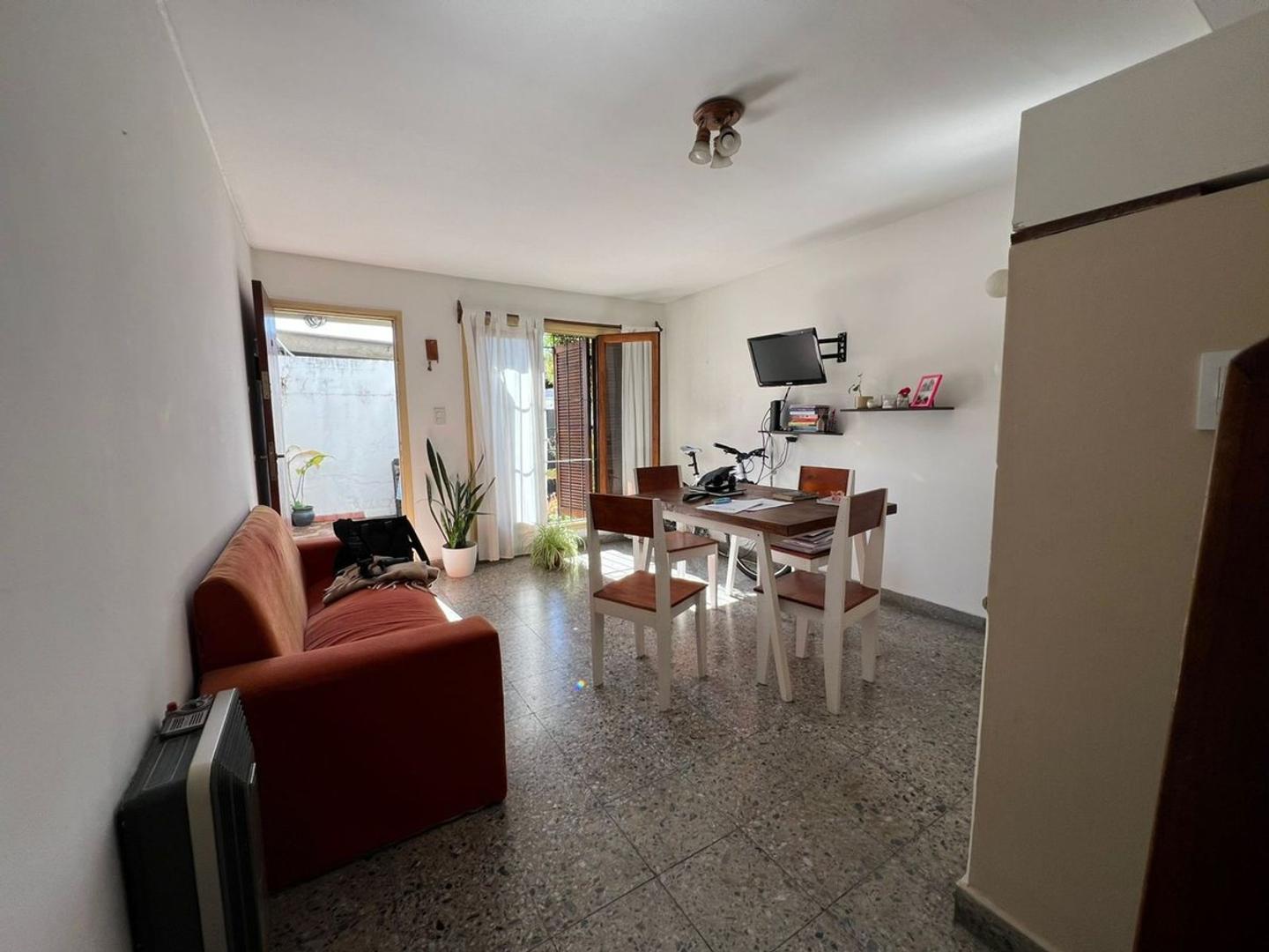 Calle 34 entre 21 y 22 1300