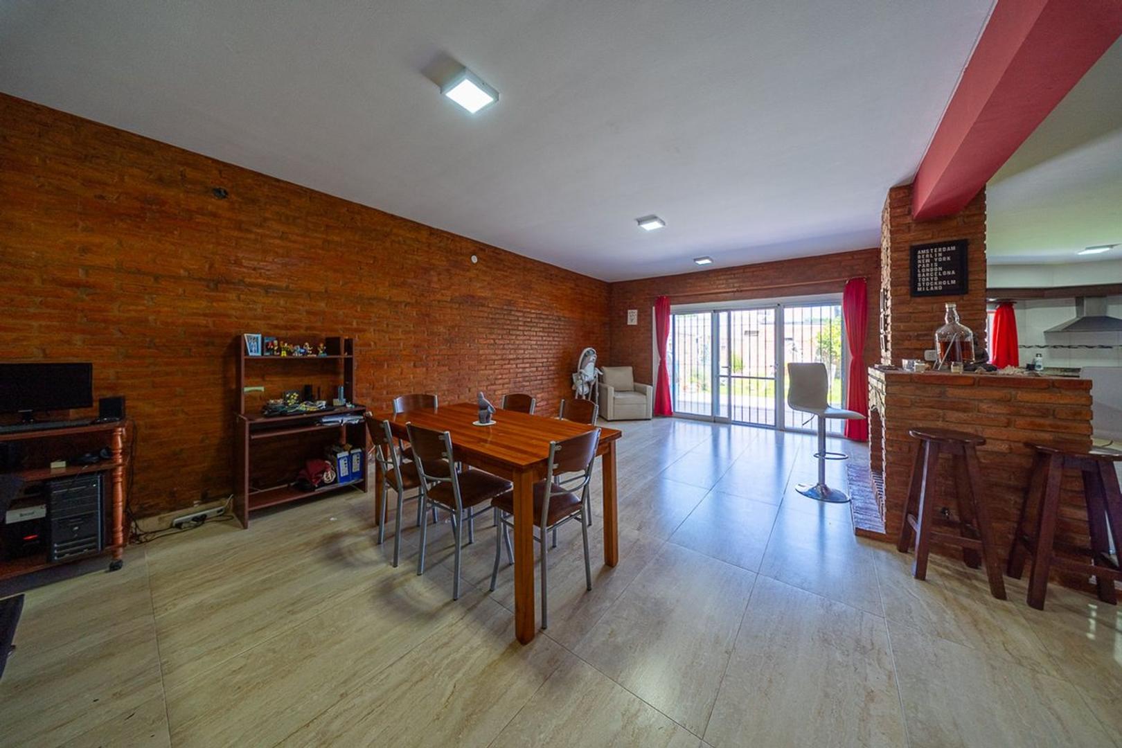 Casa en Venta con 1 cochera