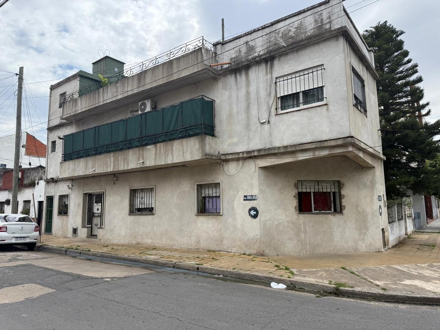 AMPLIO TIPO CASA 2 DORMITORIOS CON TERRAZA ENTRADA INDEPENDI