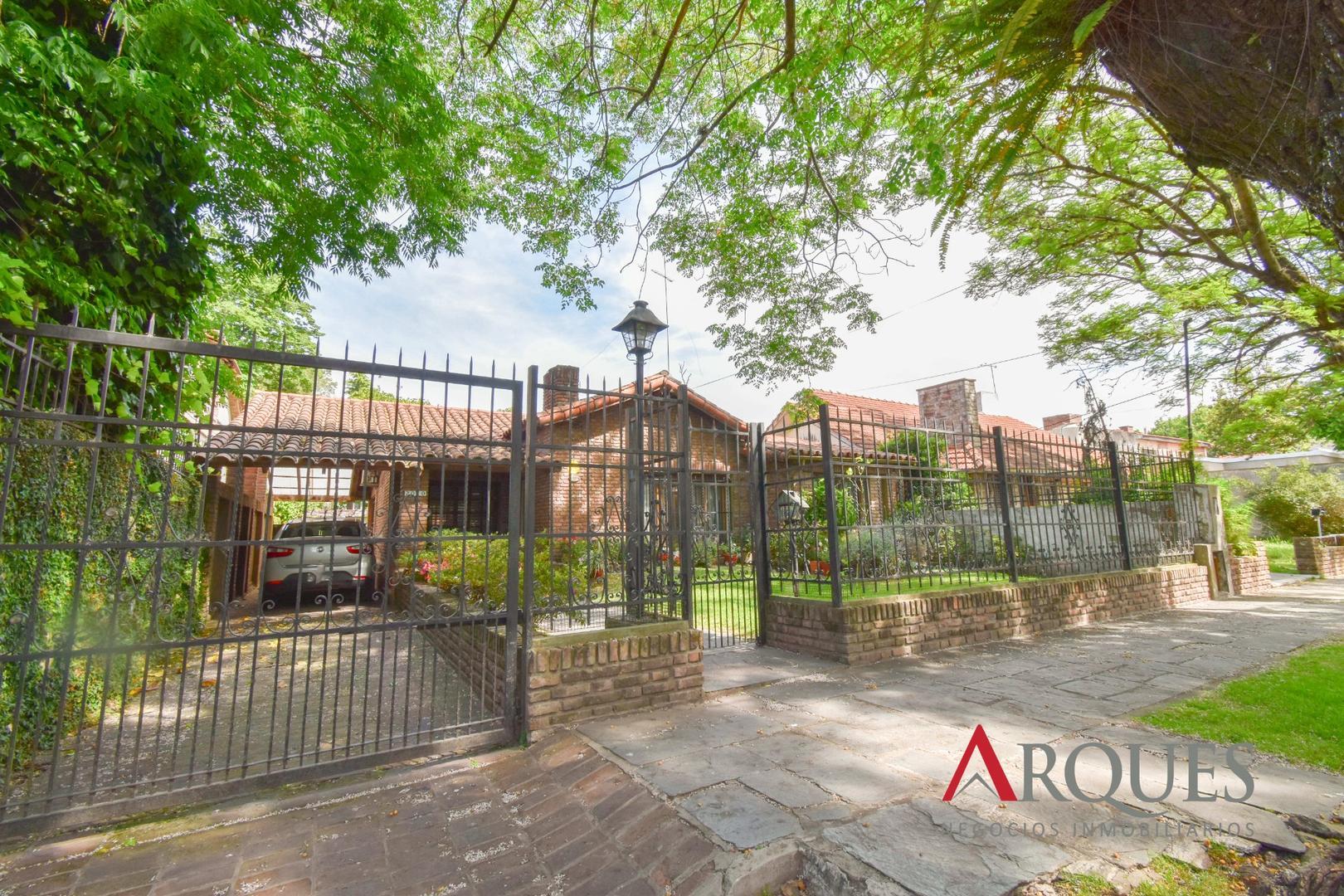 Venta Chalet en zona residencial con amplio jardín