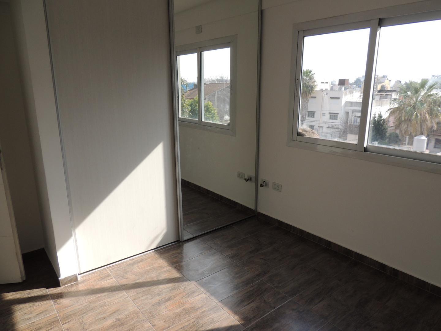 Departamento en Alquiler en Moron Sur, $ 550.000