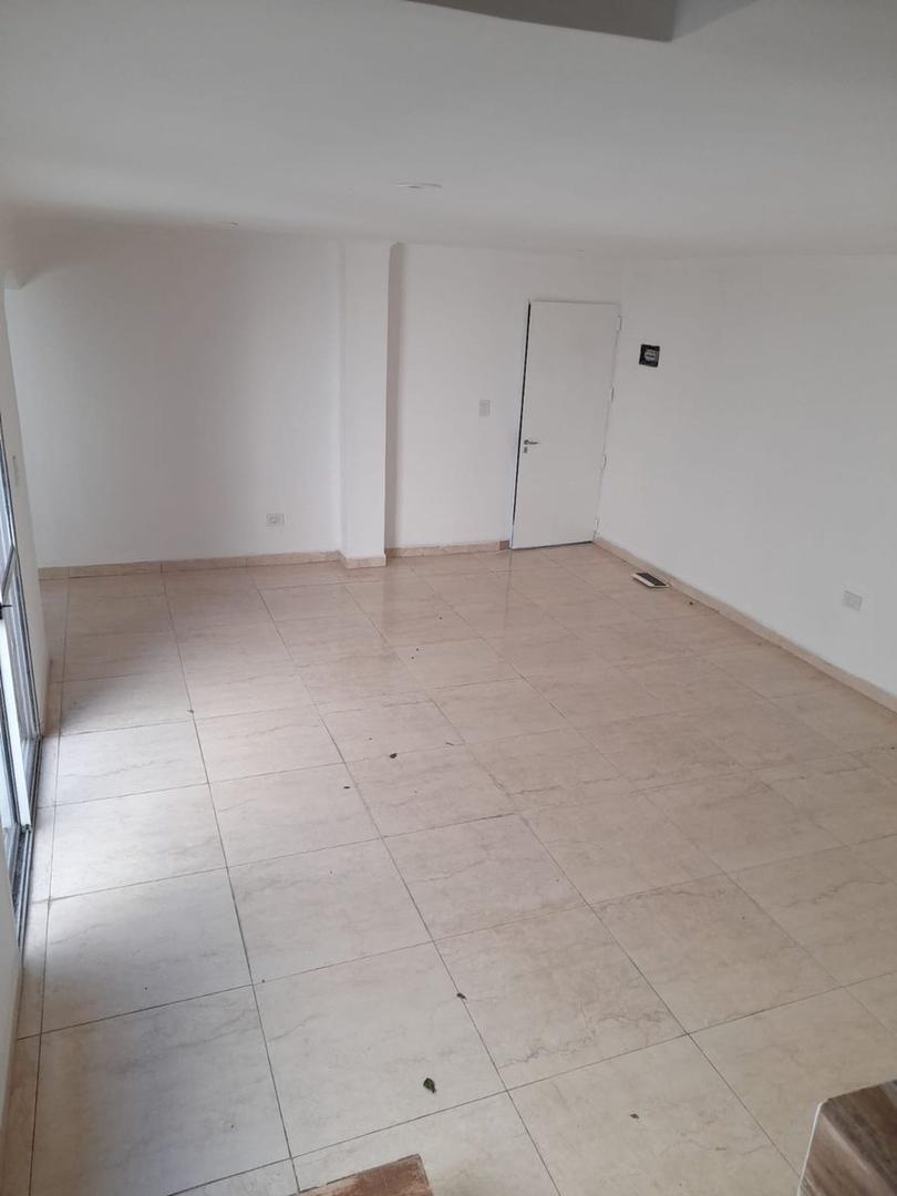 Depto Tipo Casa en Alquiler de 3 ambientes