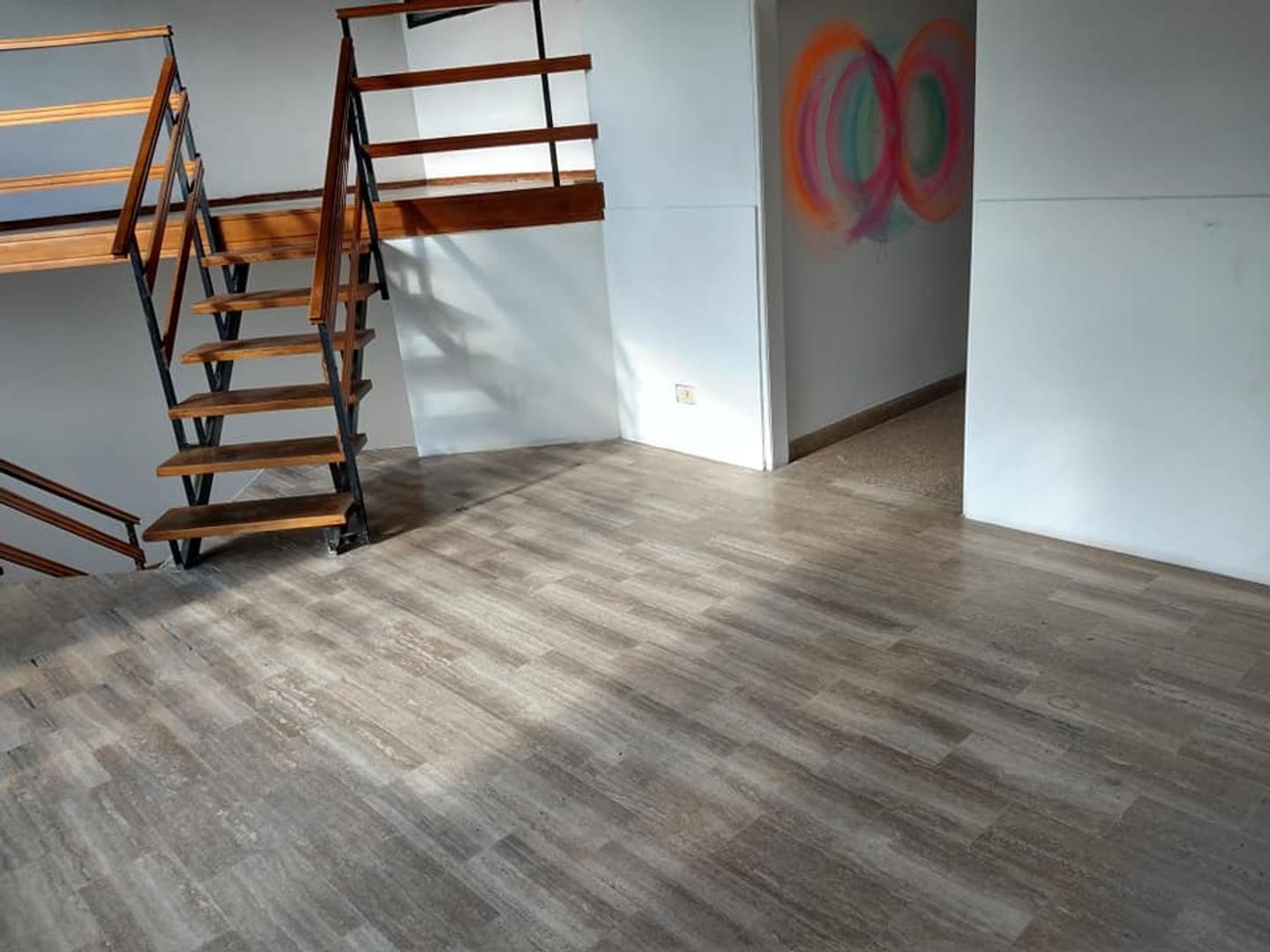 VENTA Local comercial + departamento con patio 530 e/6 y 7