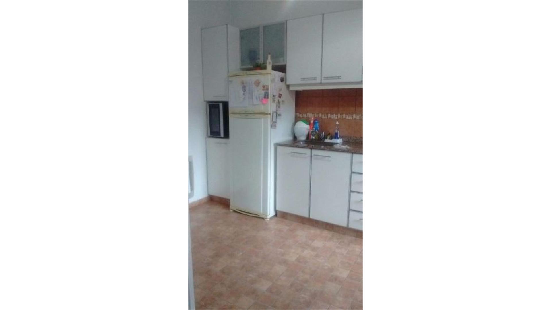 Depto Tipo Casa en Venta en Villa Dominico, USD 100.000