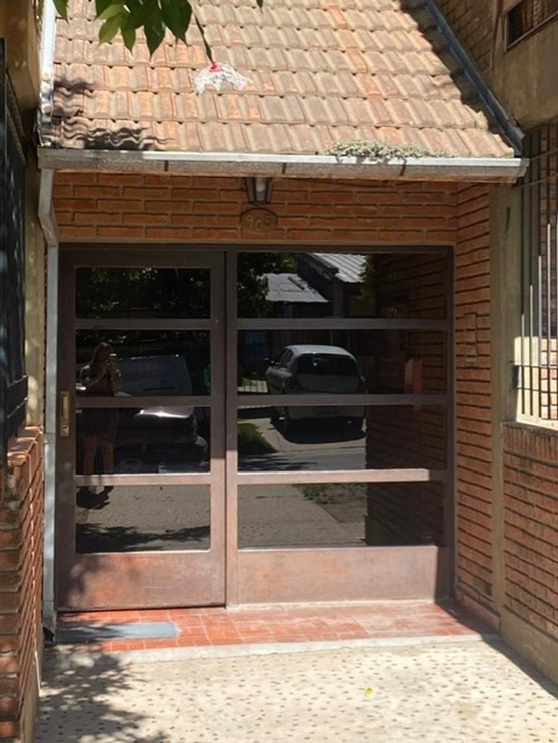 Saavedra 905 , Piso PB