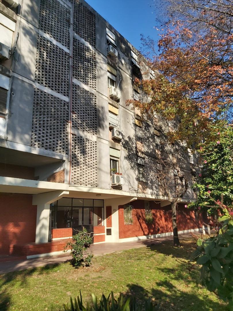 Depto 3 ambientes con vista abiertas, muy buena ubicación