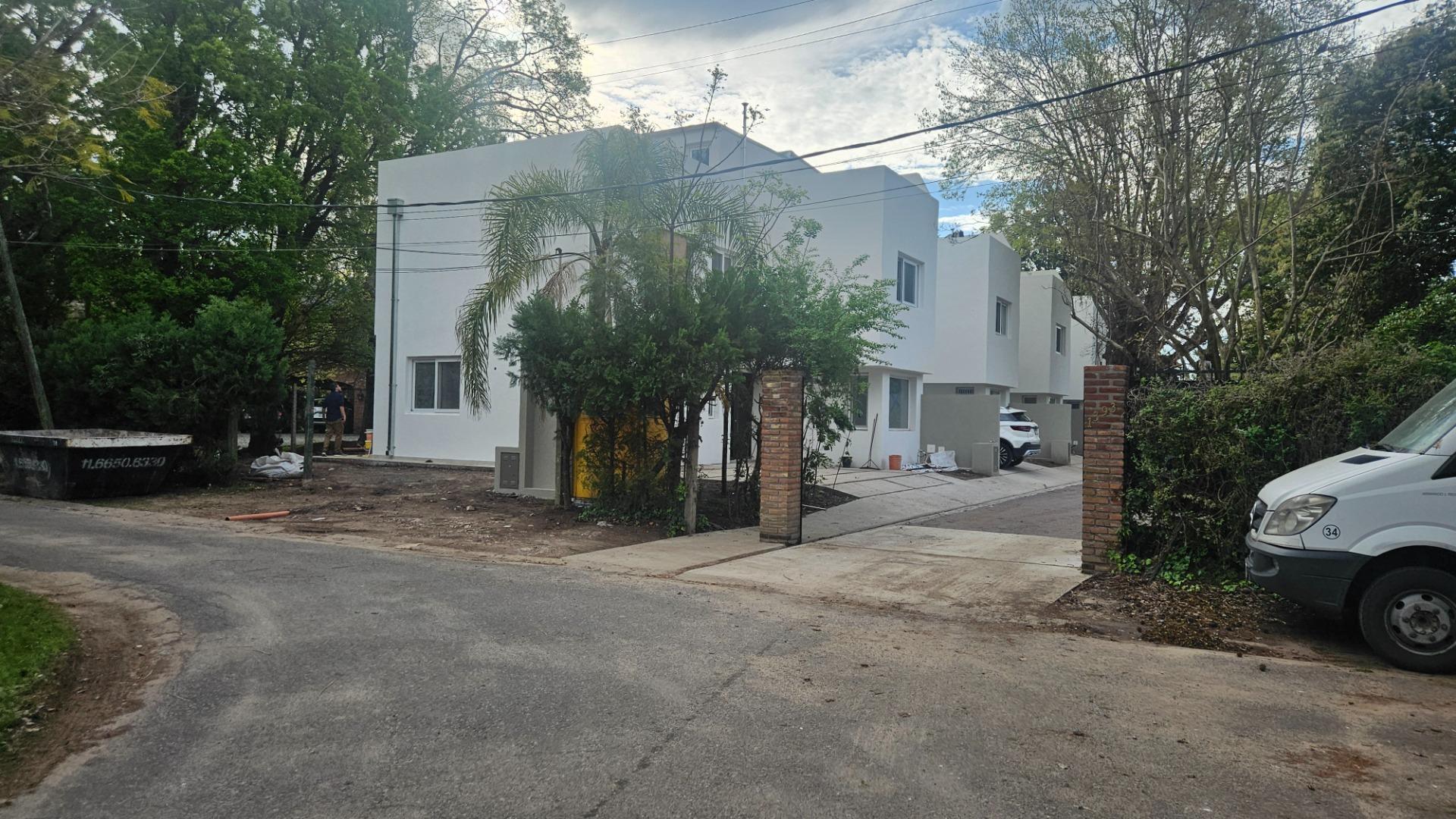 Casa 5 ambientes con 3 baños