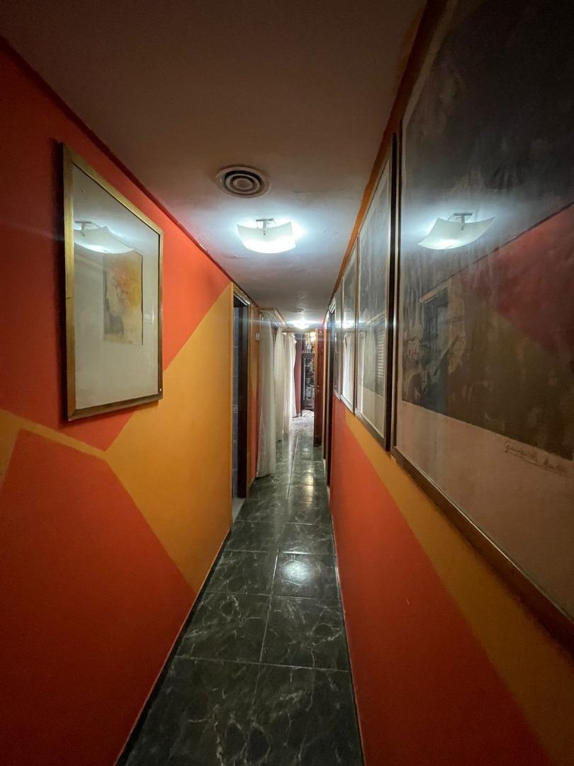 Casa en Venta con 3 cocheras