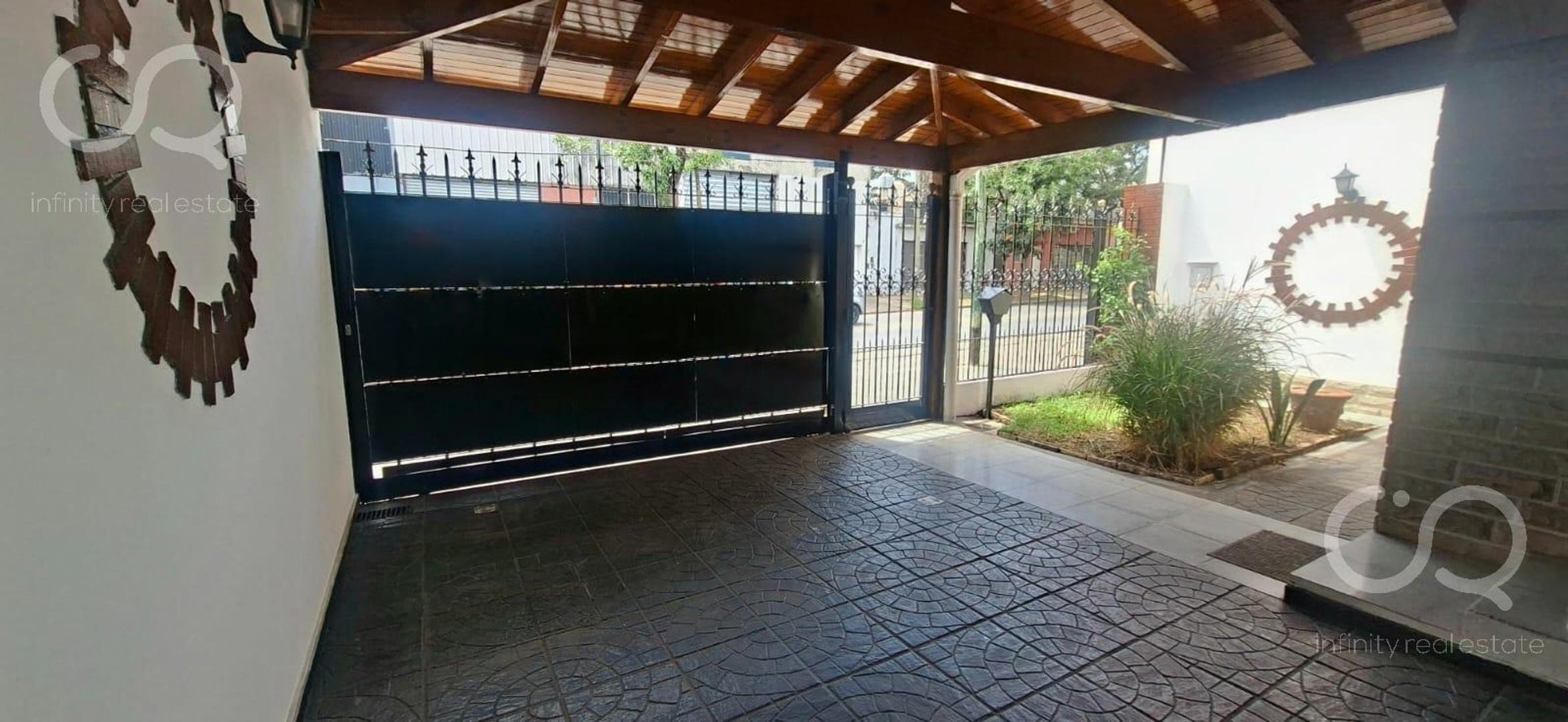 Casa 4 ambientes con 2 baños