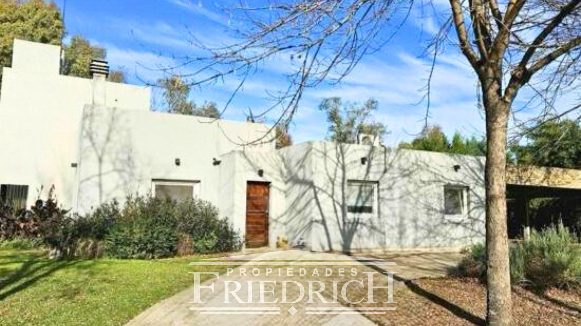 CASA EN VENTA EN LA CESARINA