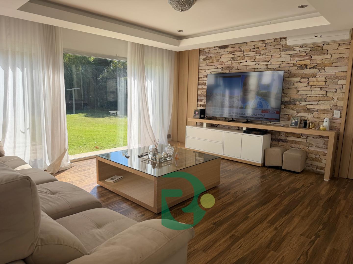 Casa en Venta con 6 cocheras