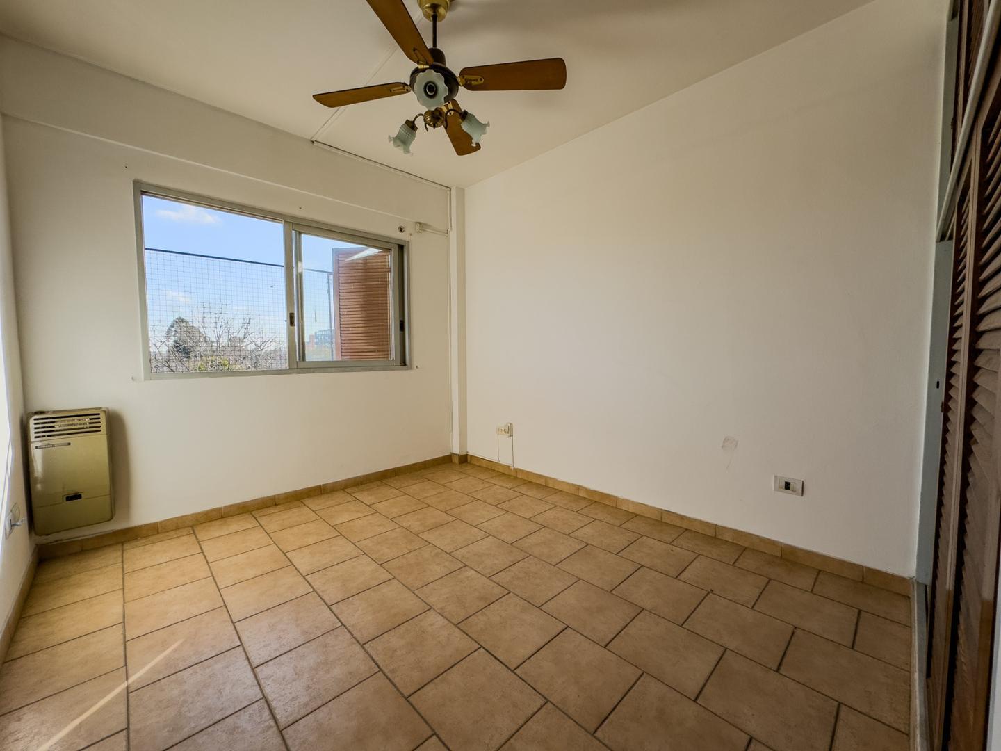 Departamento en Alquiler en Haedo, $ 420.000