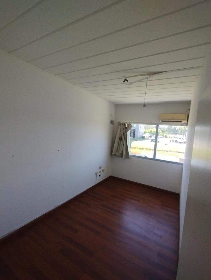 Oficina en Alquiler con 1 cochera