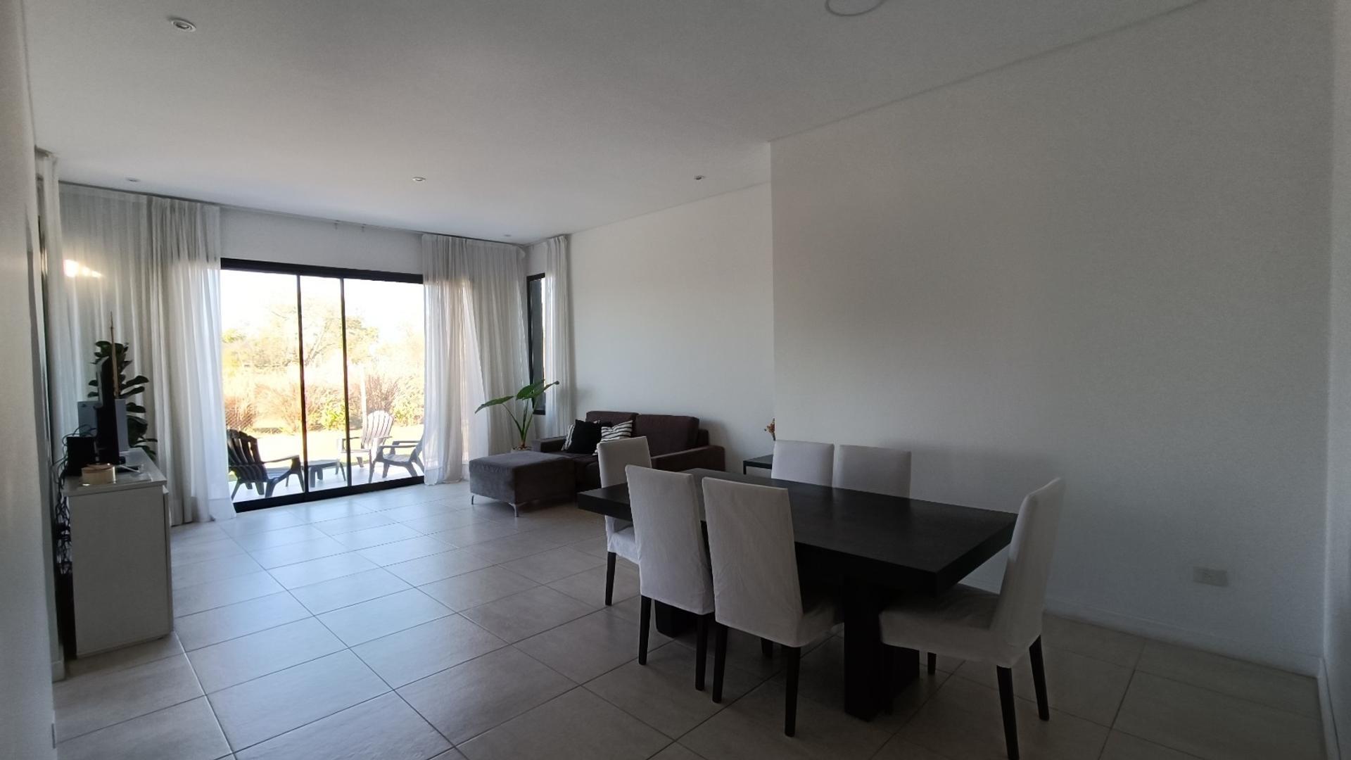 Casa 5 ambientes con 4 baños