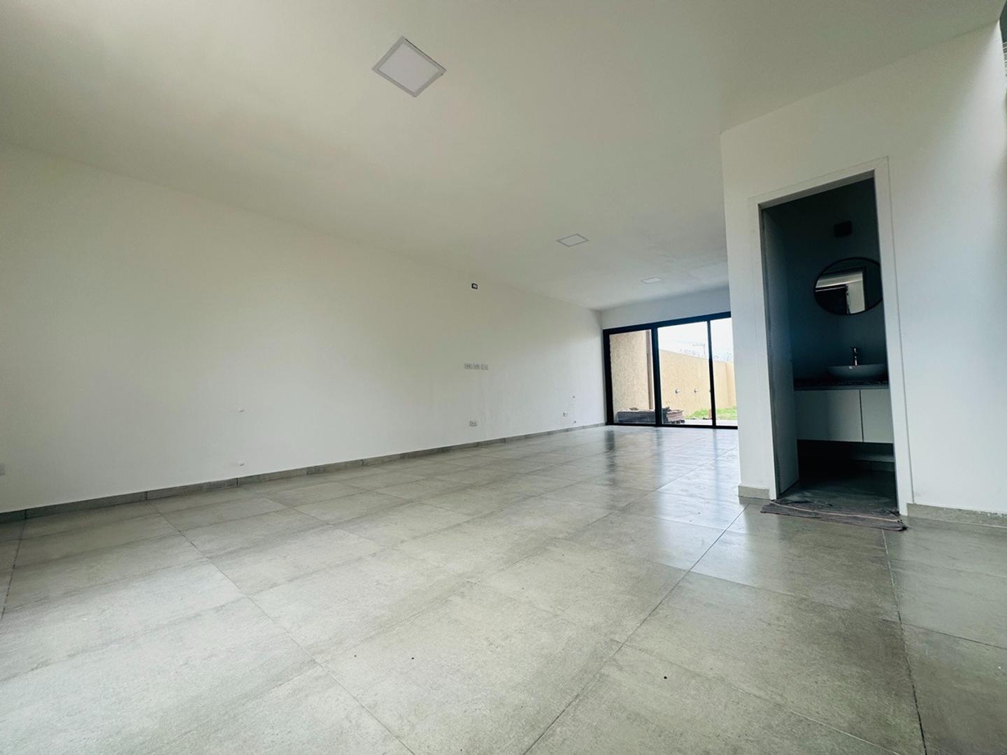 Casa 4 ambientes con 3 baños