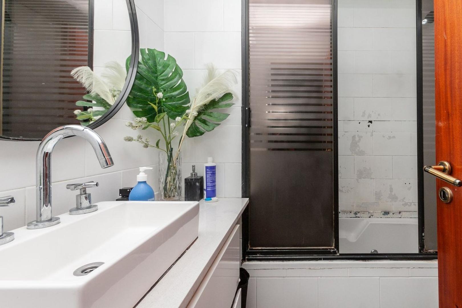 DUPLEX VALENTIN ALSINA - EXCELENTE UBICACION