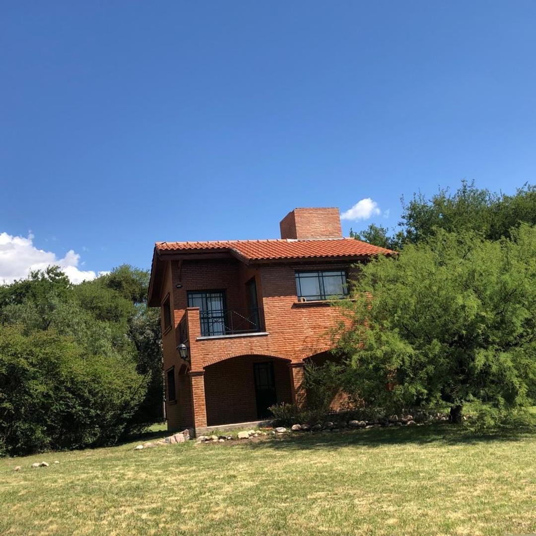 Casa en Venta con 4 cocheras