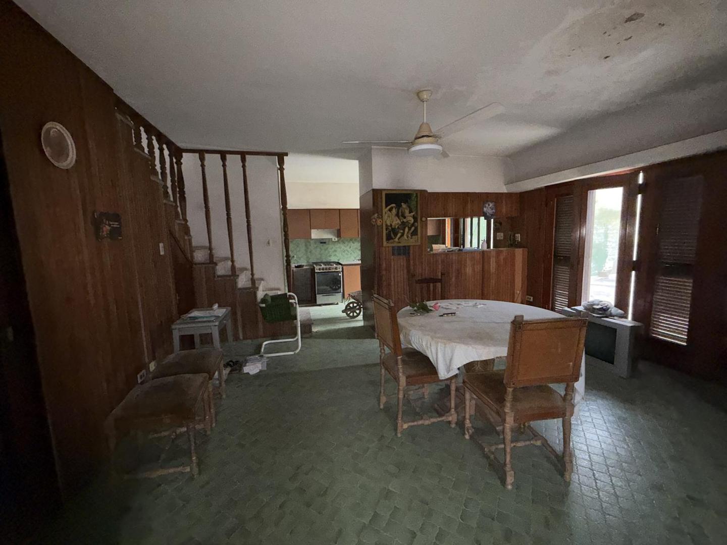 Casa en Alquiler con 2 cocheras