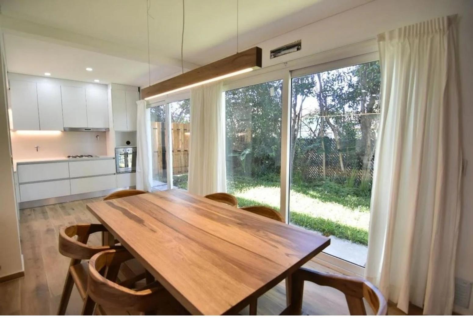 Casa 4 ambientes con 3 baños