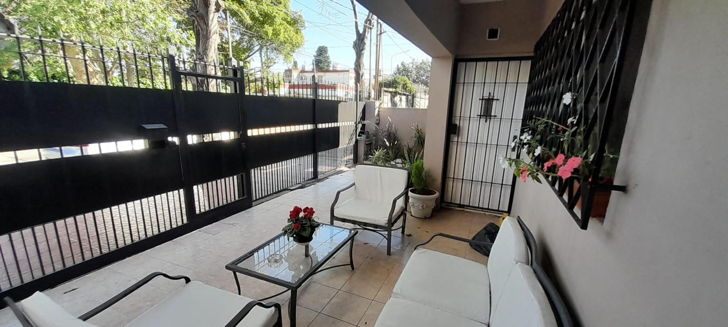 Casa 3 ambientes con 2 baños