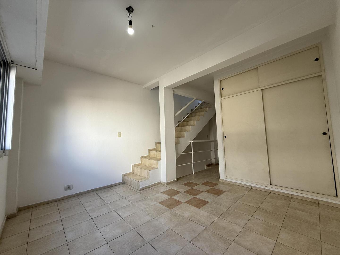 Depto Tipo Casa en Alquiler de 1 dormitorio