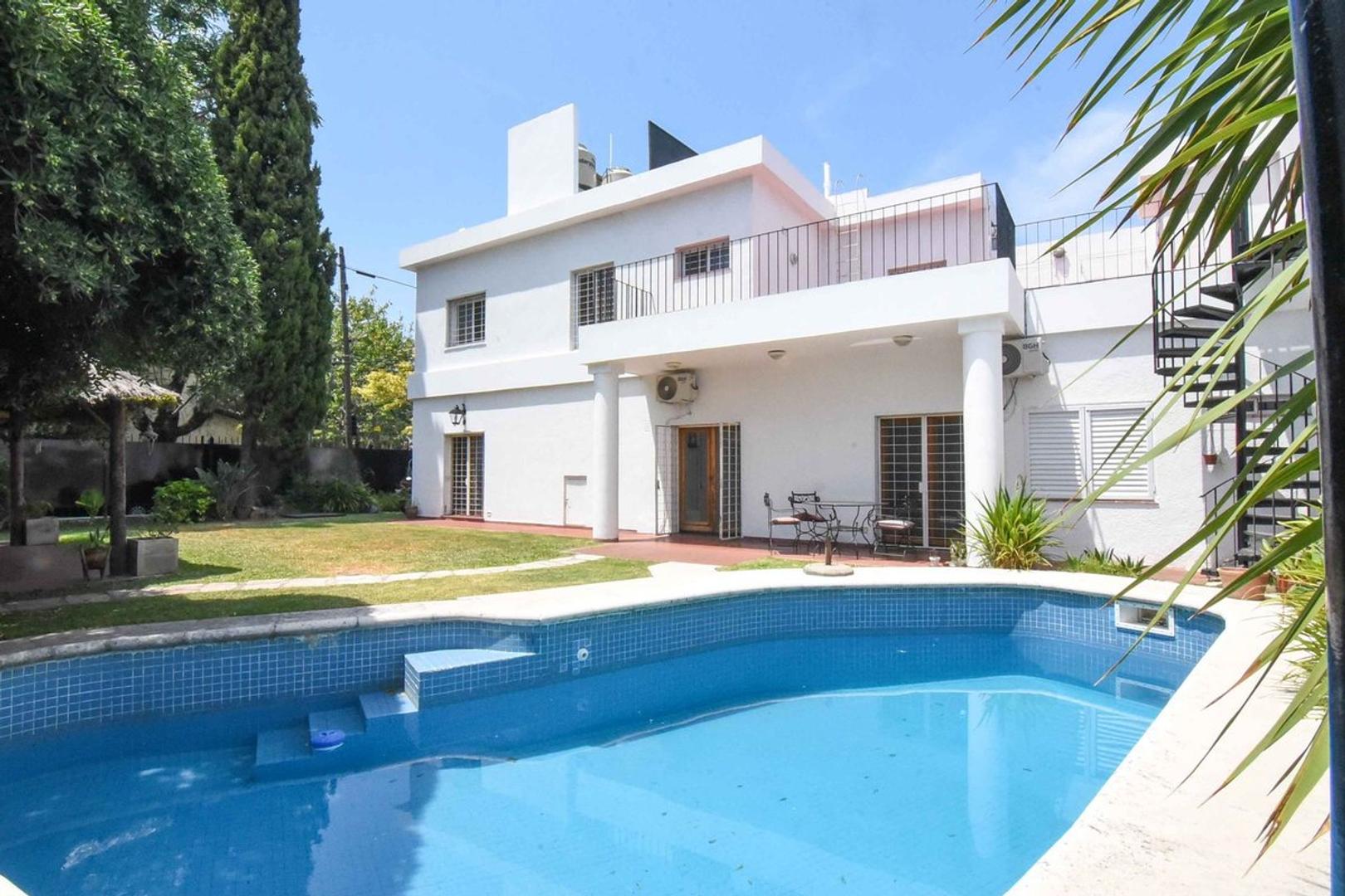 VENTA CASA 5 AMB PILETA,  JARDÌN, COCHERA ACASSUSO