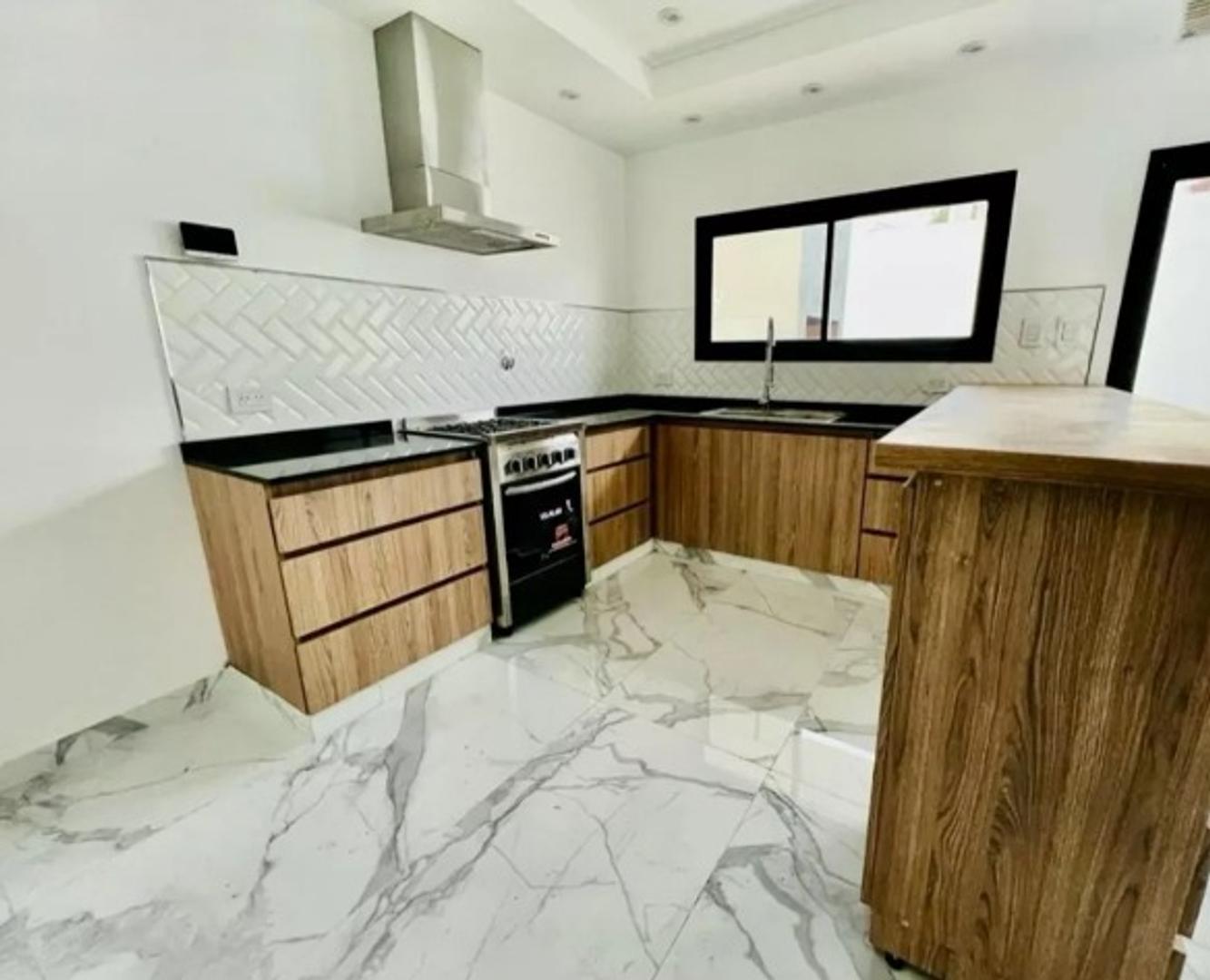 Casa en Venta en Barrio Parque Leloir, USD 250.000