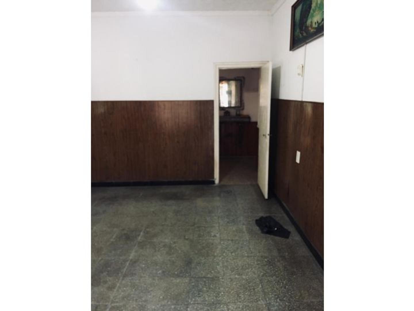 Casa 5 ambientes con 1 baño