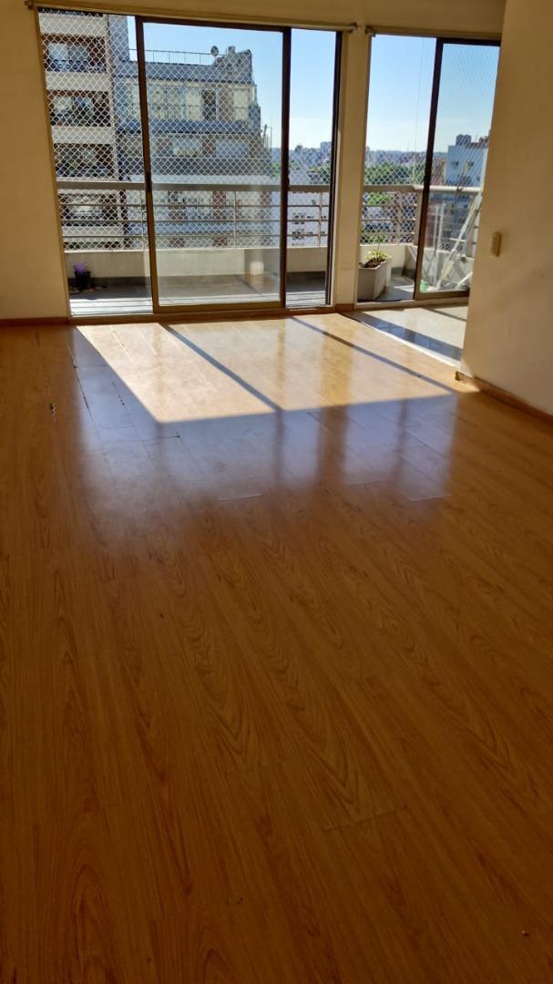 AMPLIO SEMIPISO SUPER LUMINOSO - APTO PROFESIONAL