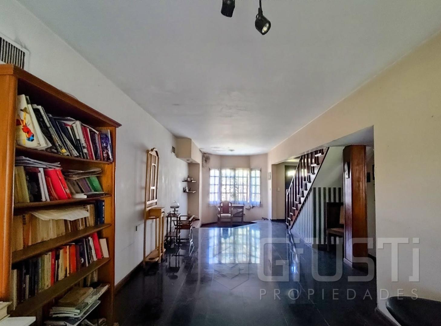 Casa 5 ambientes con 4 baños