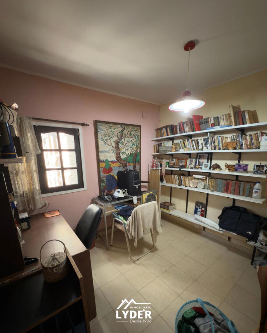 Casa 7 ambientes con 2 baños