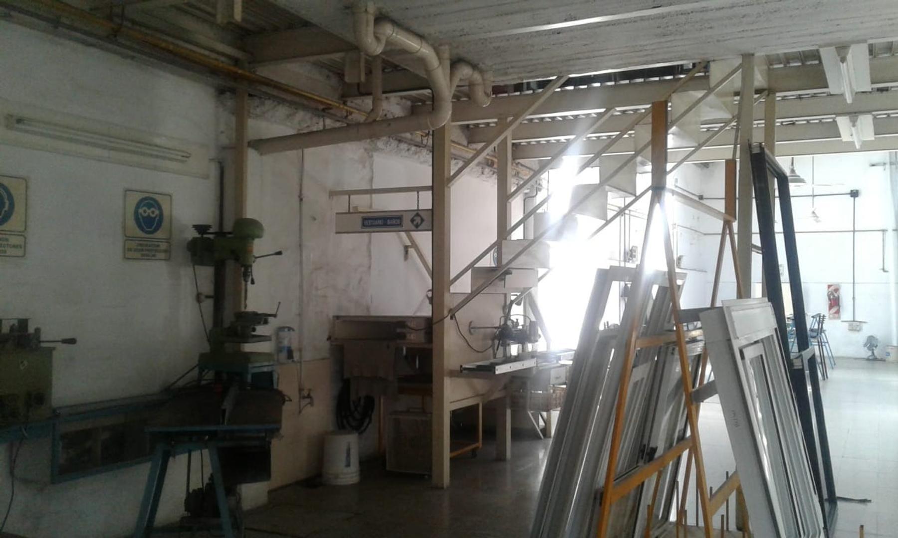 Padre Luis Monti 2400