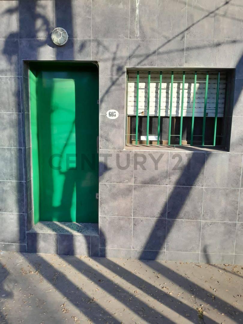 PH AL FRENTE PLANTA BAJA 2 amb con patio