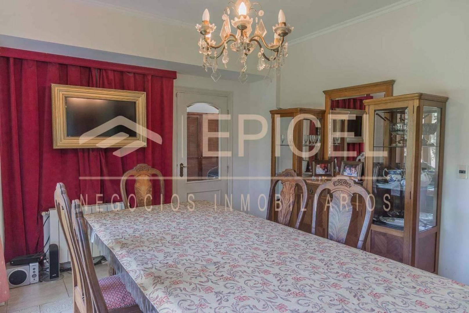 Casa en Venta con 2 cocheras