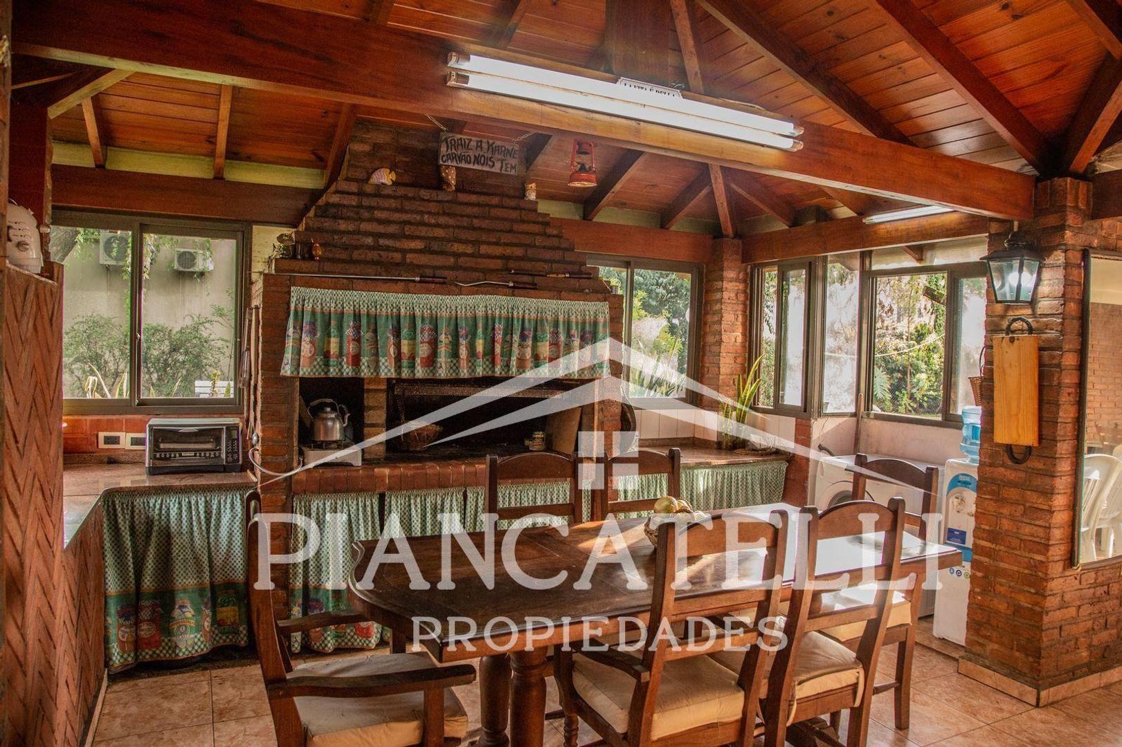 Casa 5 ambientes con 2 baños