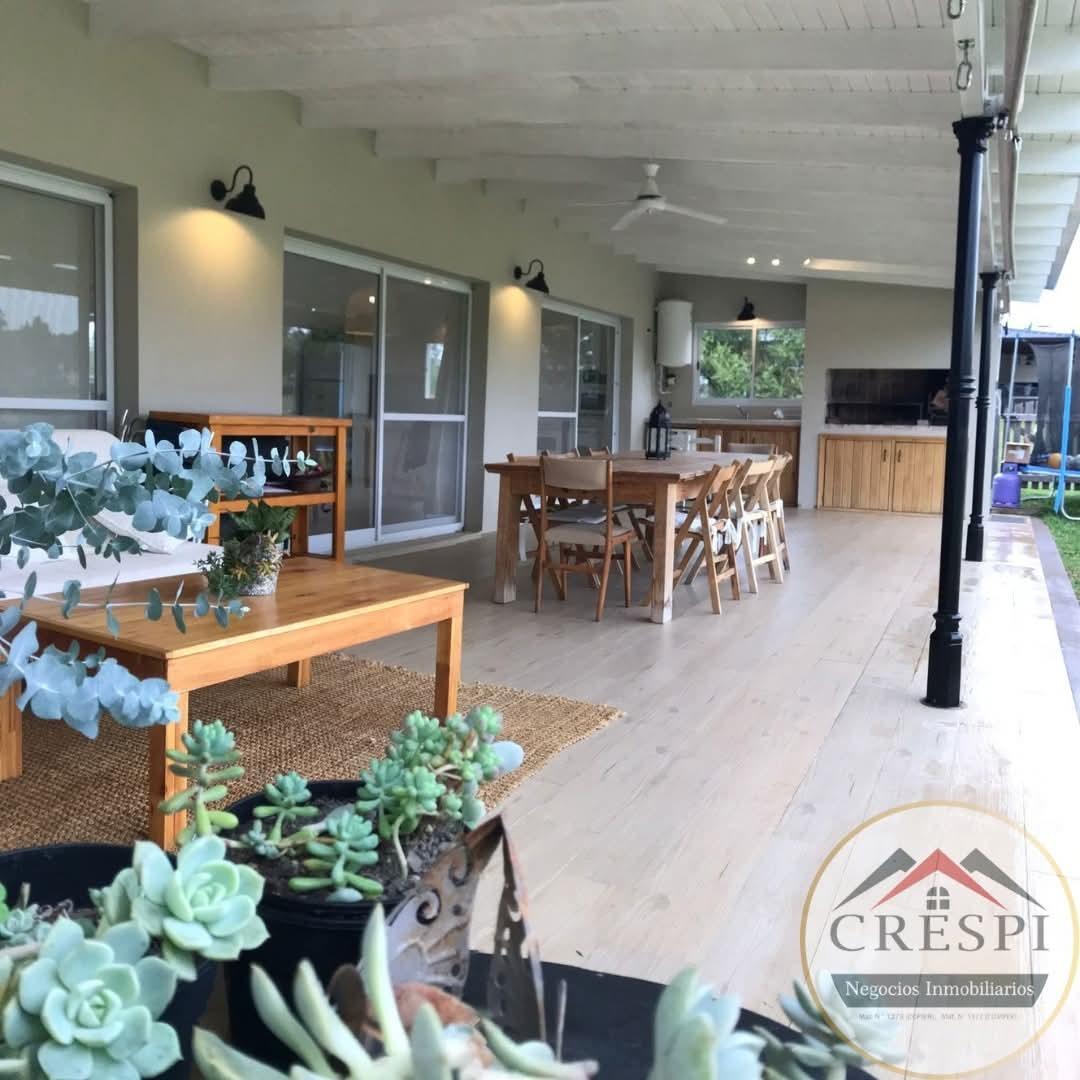 Casa 2 ambientes con 2 baños