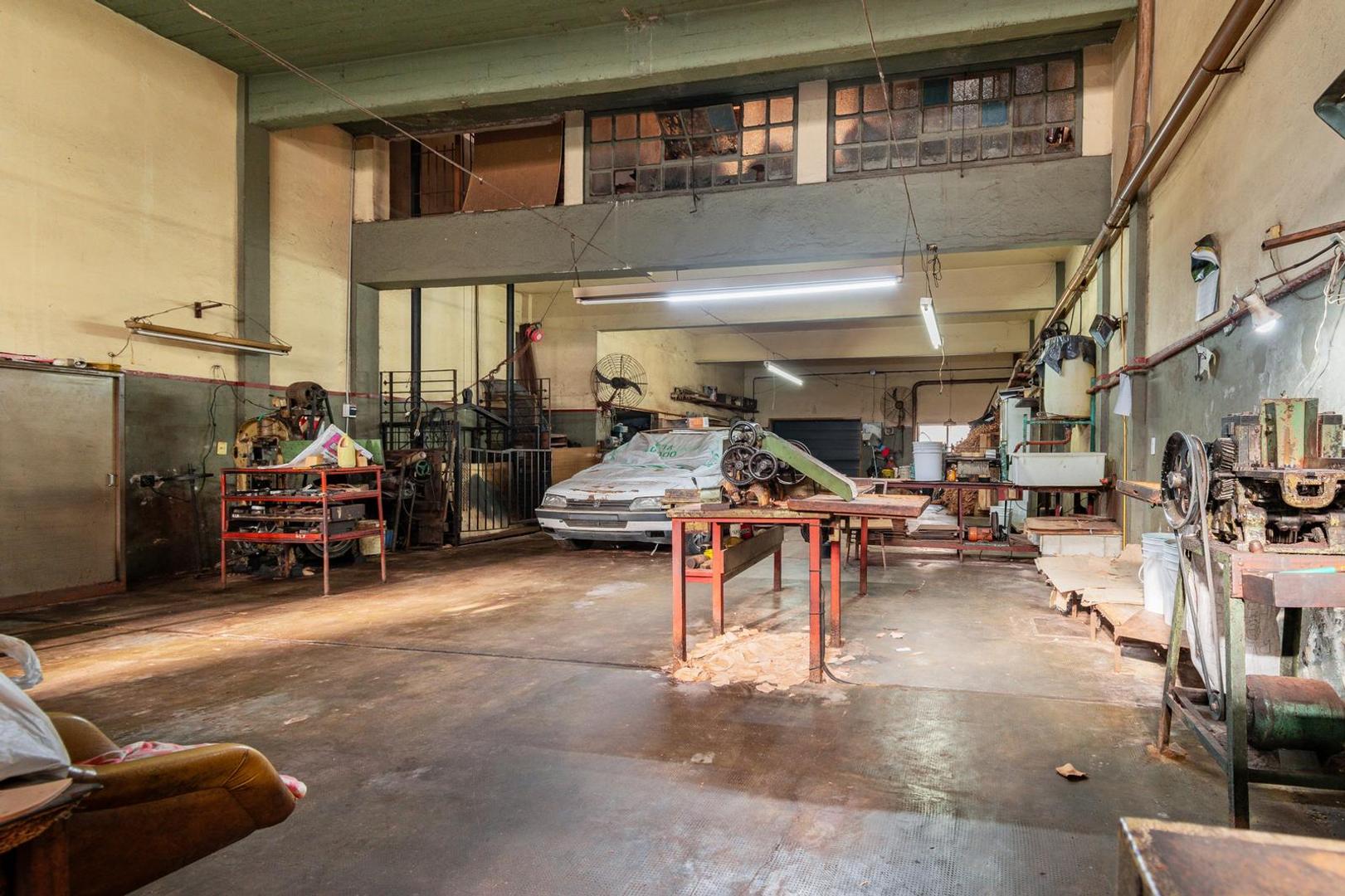 Galpón en venta con fuerza Motríz y oficinas, Gerli, Lanús Este