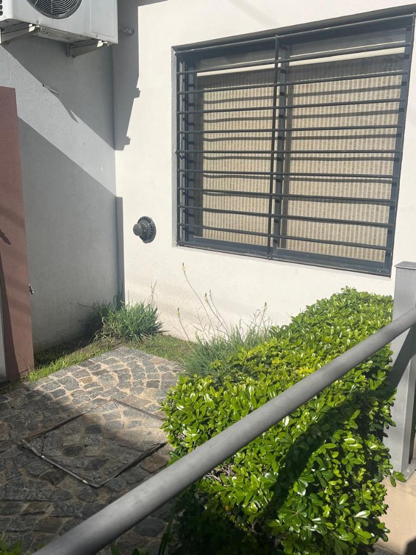 Alberto Vignes 1032 , Piso PB