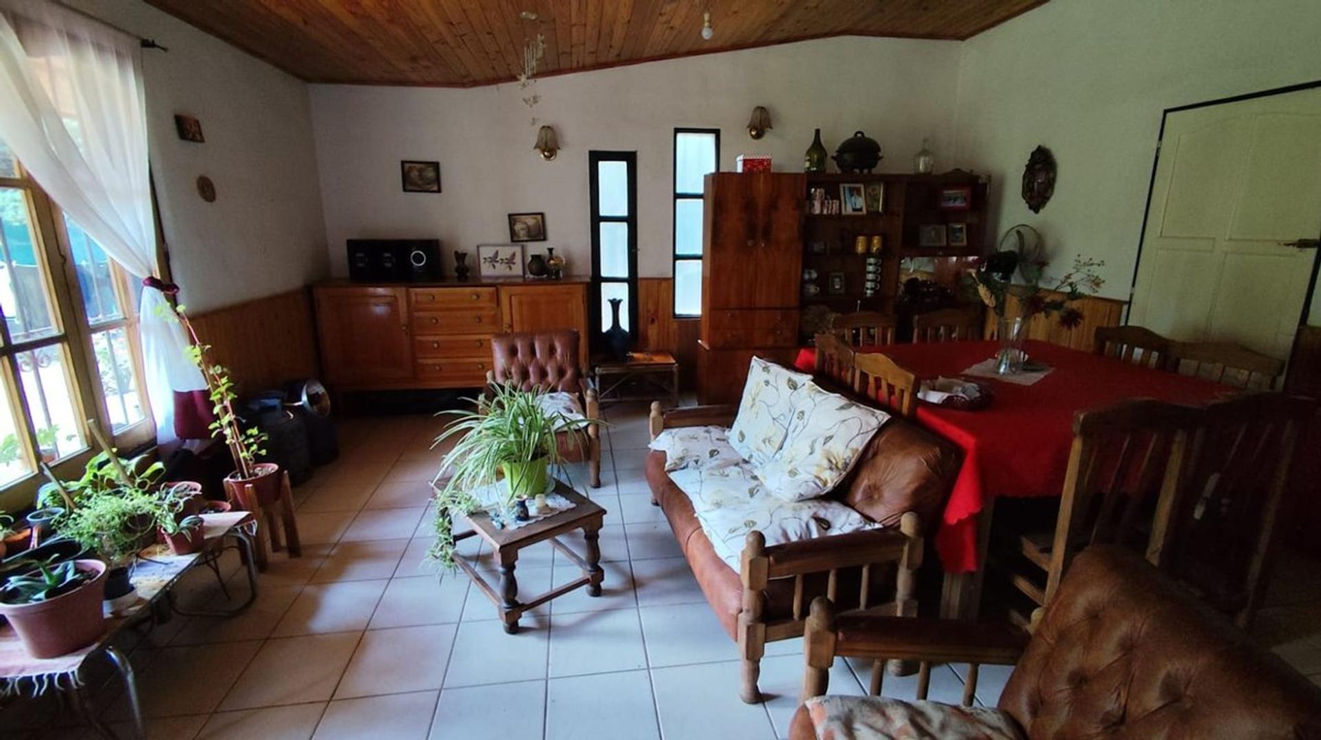 Casa en Venta con 2 cocheras
