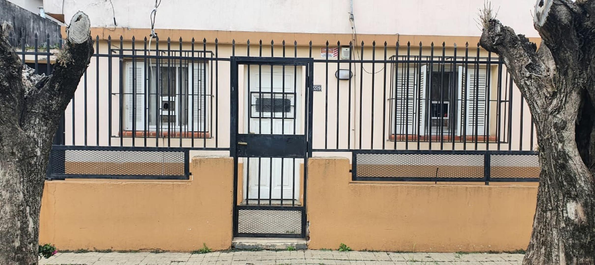 RETASADA  CASA 2 DORMITORIOS LOTE  190M2 PERMUTA