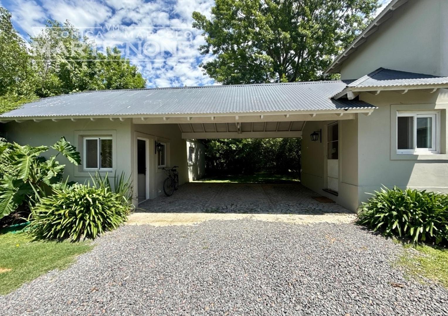 Casa 6 ambientes con 4 baños