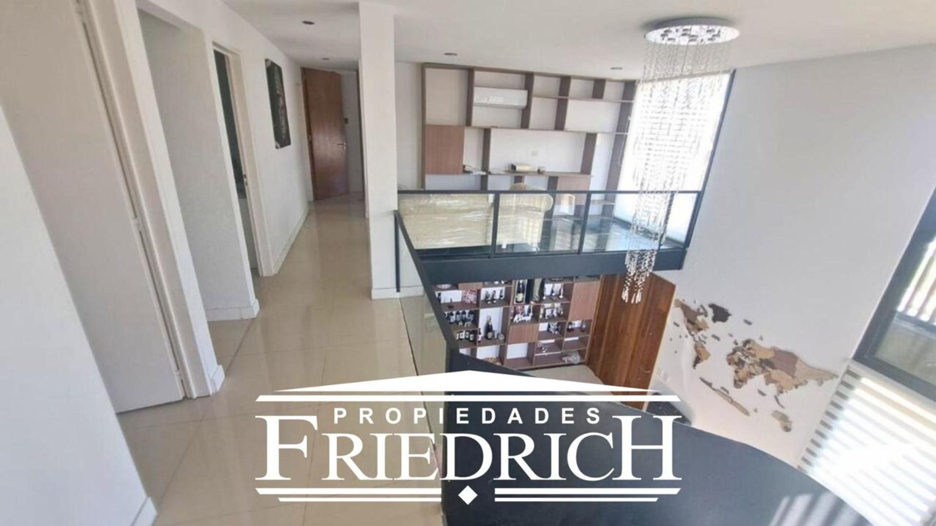 Casa en Venta con 4 cocheras