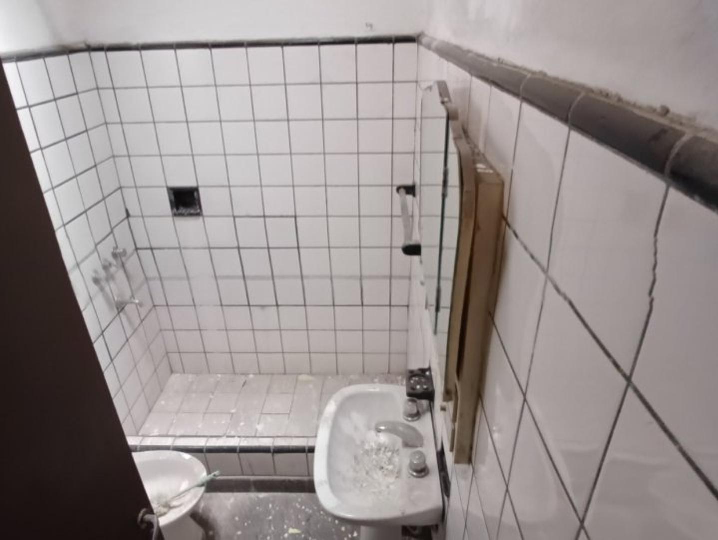 Casa 6 ambientes con 2 baños